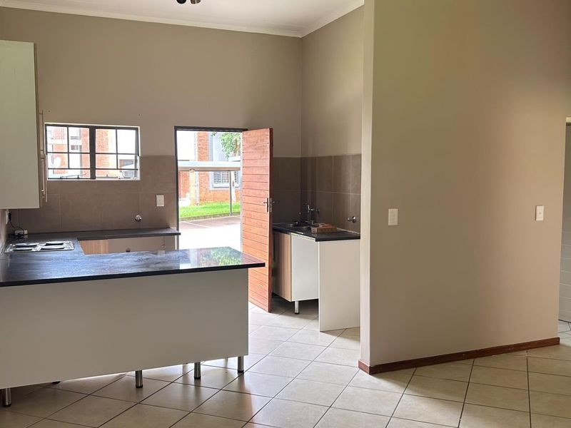 Apartment For Sale in Midrand - Photo 6