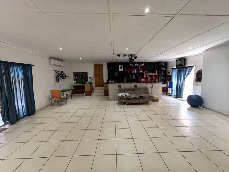 Your Dream Home And Smart Investment in Beaconsfield Awaits You! - Photo 2