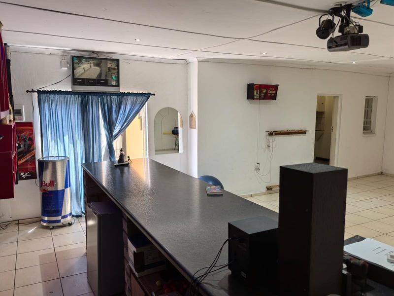 Your Dream Home And Smart Investment in Beaconsfield Awaits You! - Photo 4