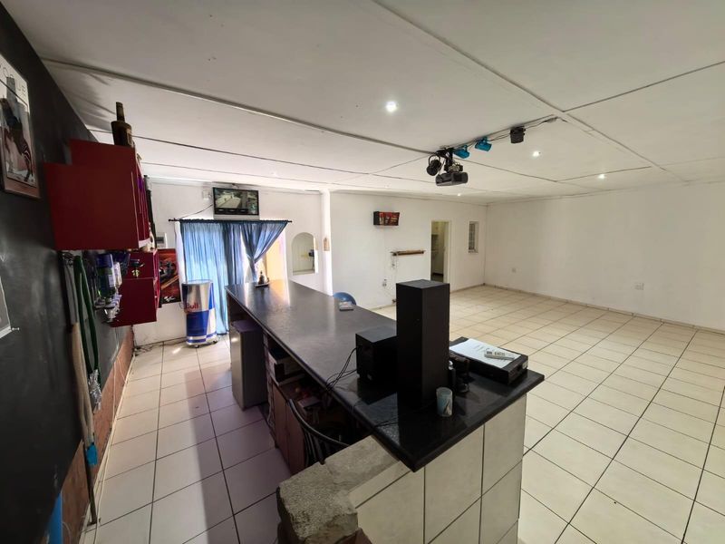 Your Dream Home And Smart Investment in Beaconsfield Awaits You! - Photo 5