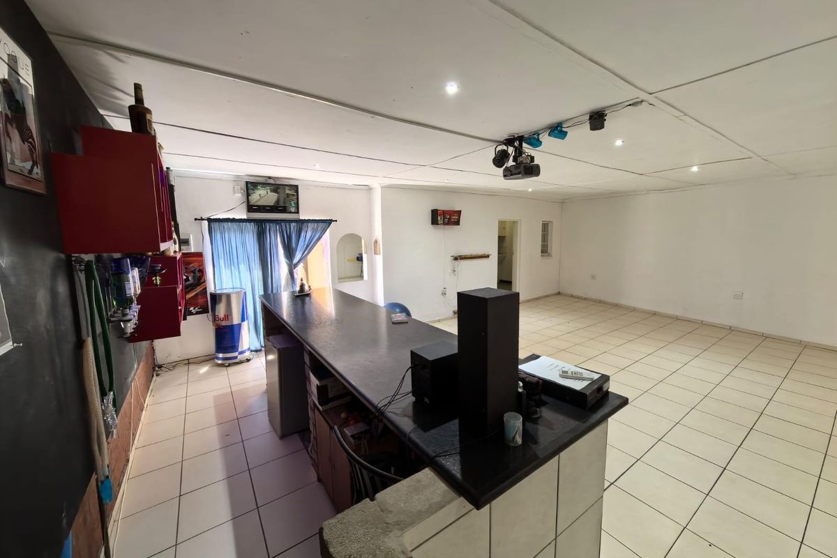 Your Dream Home And Smart Investment in Beaconsfield Awaits You! - Photo 5