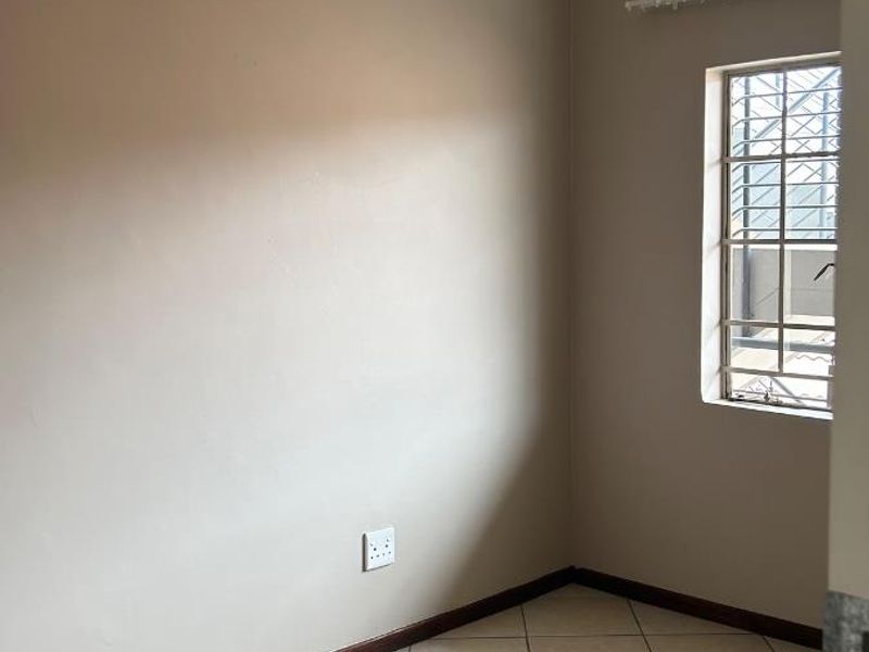 Apartment For Sale in MidrandNo Transfer Duty - Photo 6