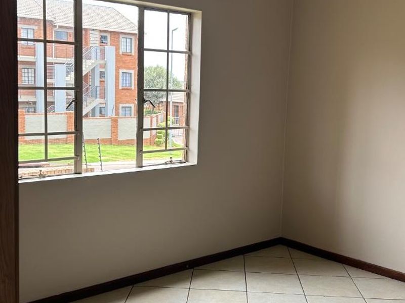 Apartment For Sale in MidrandNo Transfer Duty - Photo 5