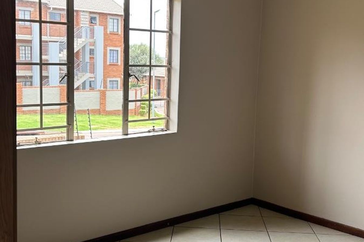 Apartment For Sale in MidrandNo Transfer Duty - Photo 5