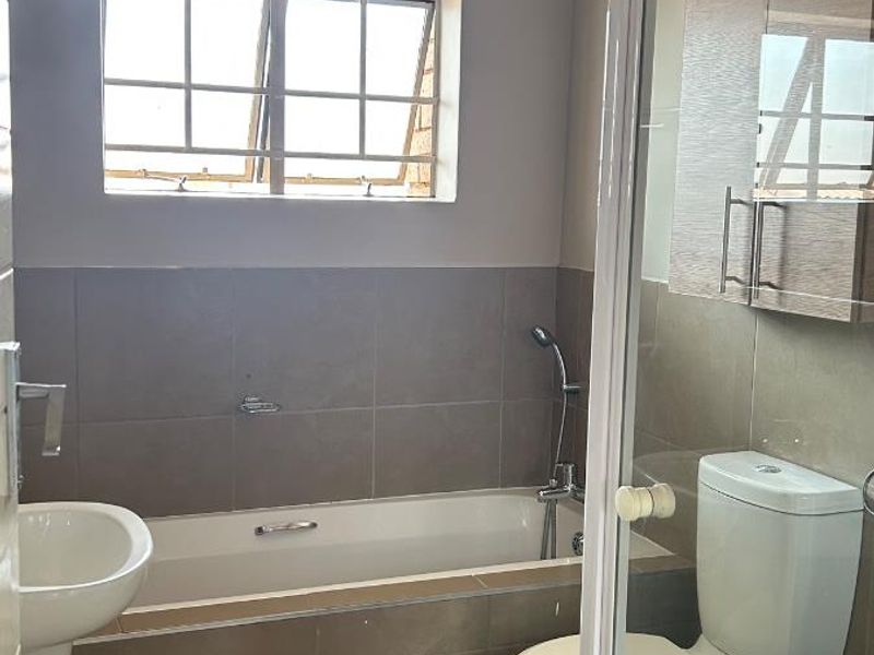 Apartment For Sale in MidrandNo Transfer Duty - Photo 7