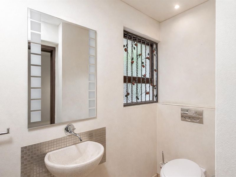 A Rare Kilberry Rental, Triple-Storey Sophistication - Photo 8