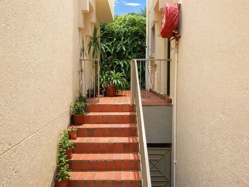 A Rare Kilberry Rental, Triple-Storey Sophistication - Photo 2