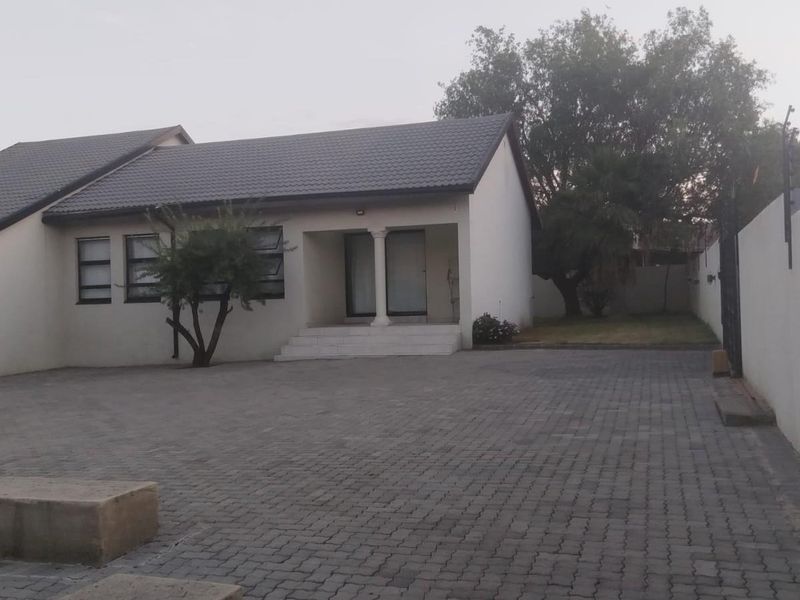House For Sale in Die Heuwel Ext 4, Die Heuwel, Witbank - Photo 6