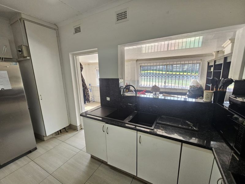 Family Home For Sale in Yellowwood Park, Durban, KwaZulu Natal - Photo 7