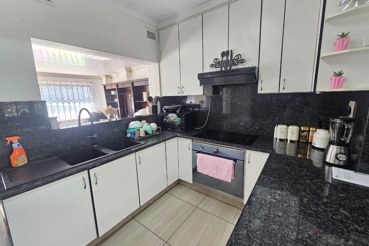 Family Home For Sale in Yellowwood Park, Durban, KwaZulu Natal - Photo 5