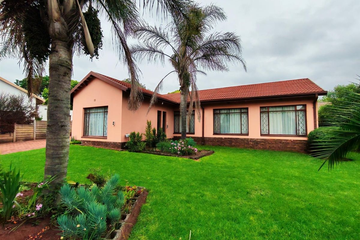 House For Sale in Kanonkop, Middelburg - Photo 3