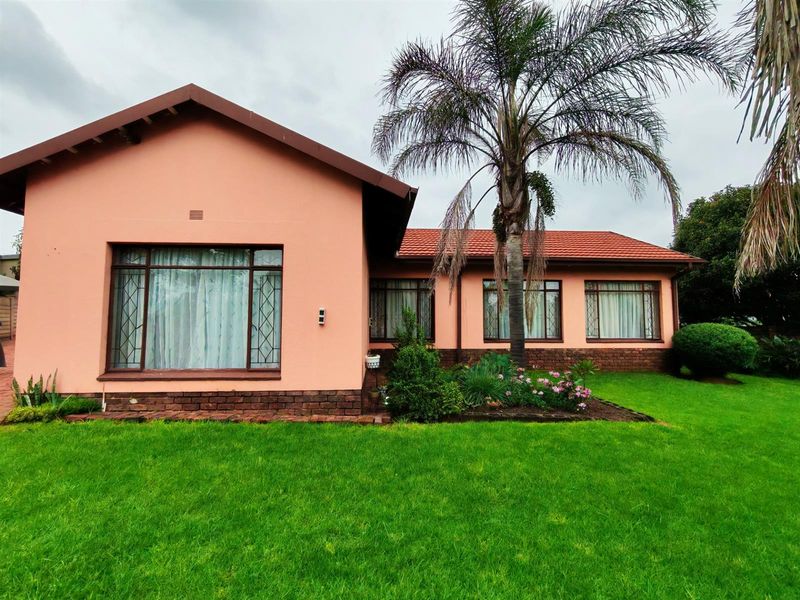 House For Sale in Kanonkop, Middelburg - Photo 6