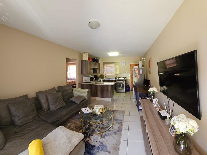 2 bed 1 Full bath - Apartment For Sale R600 000 - Photo 4