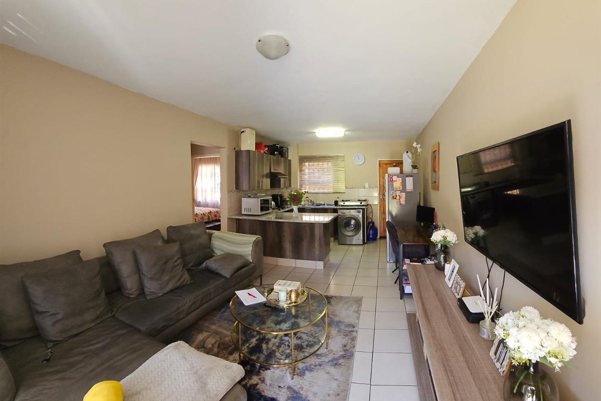 2 bed 1 Full bath - Apartment For Sale R600 000 - Photo 4