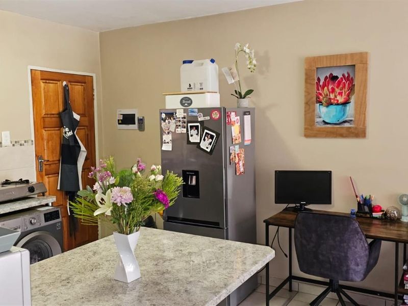 2 bed 1 Full bath - Apartment For Sale R600 000 - Photo 8