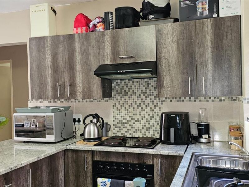 2 bed 1 Full bath - Apartment For Sale R600 000 - Photo 7