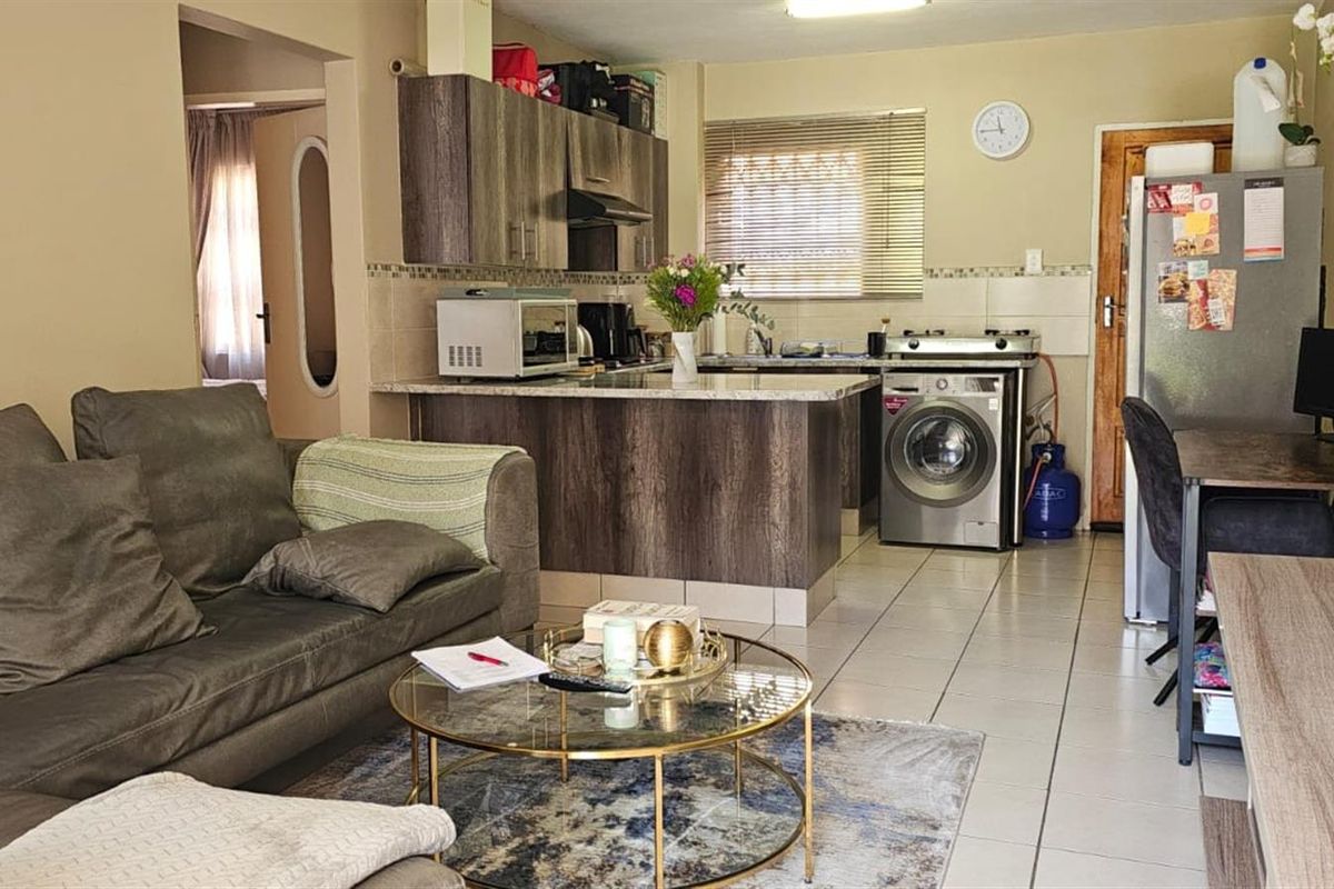 2 bed 1 Full bath - Apartment For Sale R600 000 - Photo 2