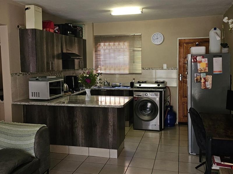2 bed 1 Full bath - Apartment For Sale R600 000 - Photo 3