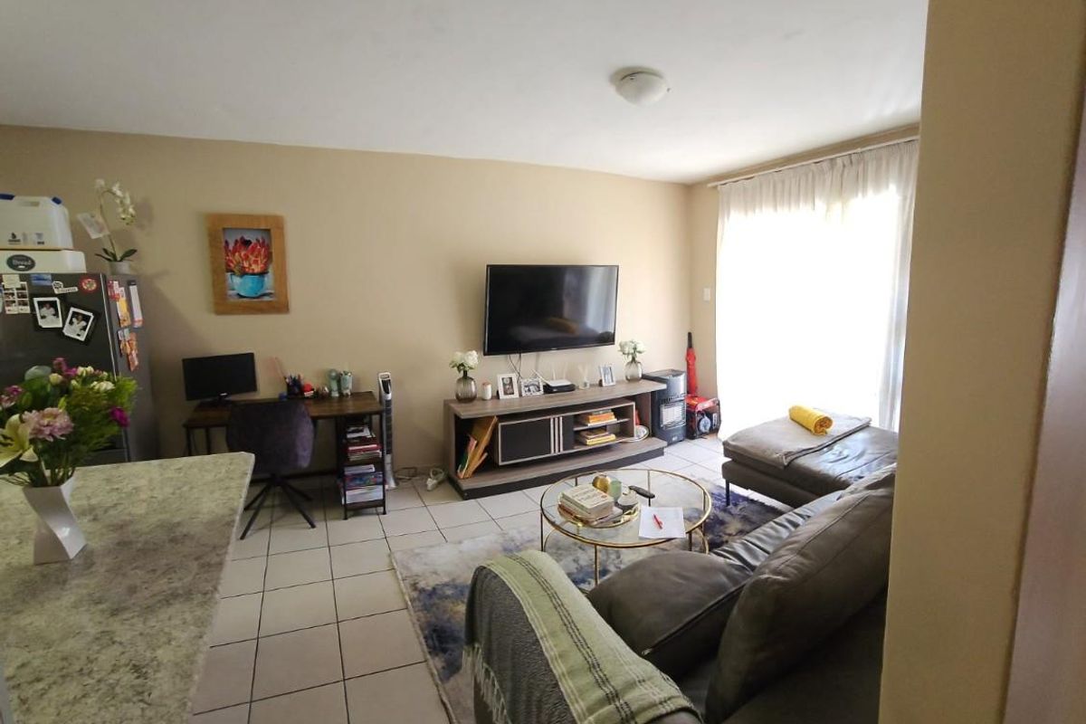 2 bed 1 Full bath - Apartment For Sale R600 000 - Photo 5