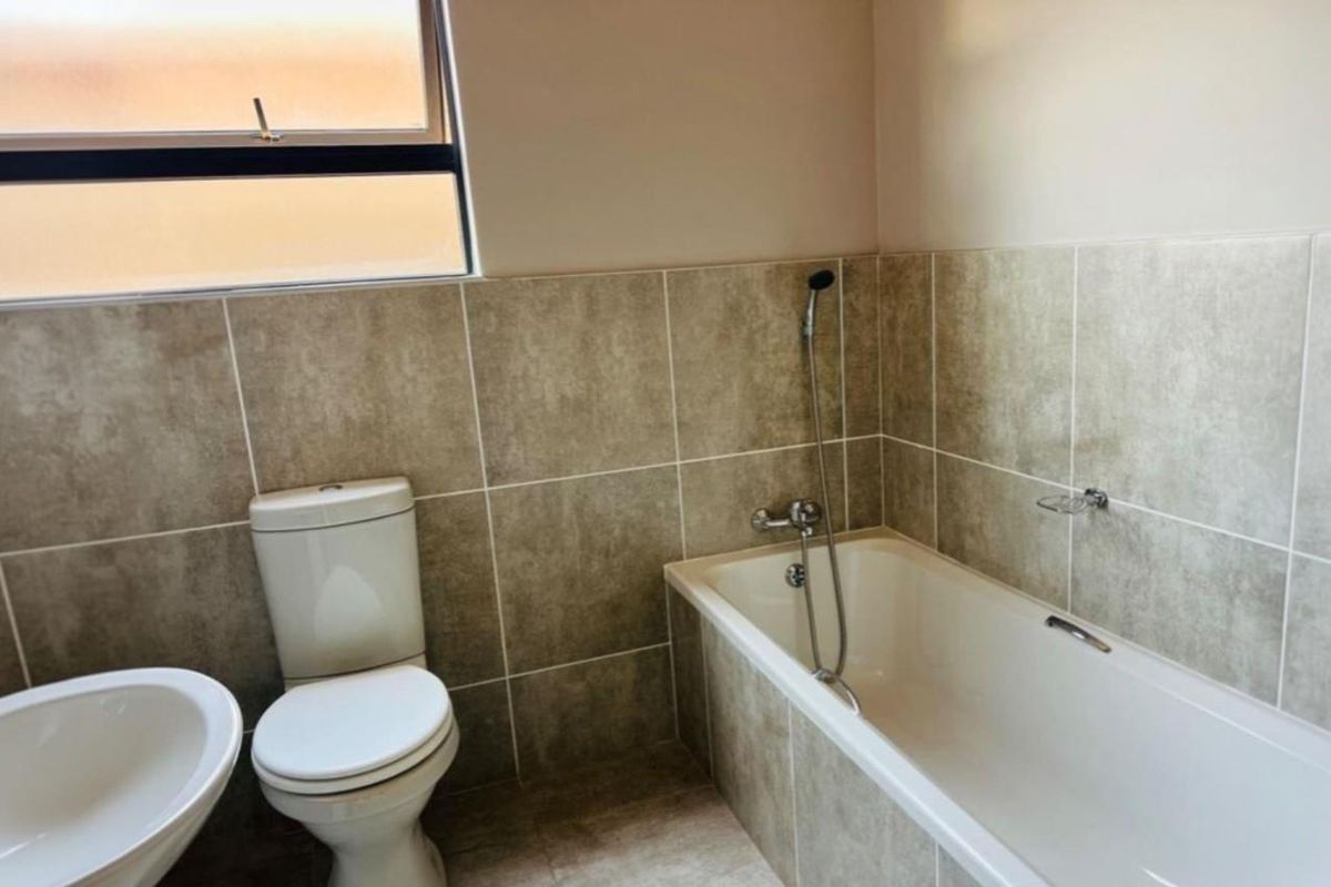 Townhouse For Sale in Die Heuwel Ext 2, Die Heuwel, Witbank - Photo 5