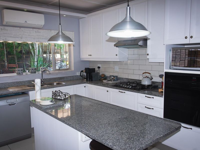 Prime Property with Ocean View and Exceptional Expansion Potential - Photo 9