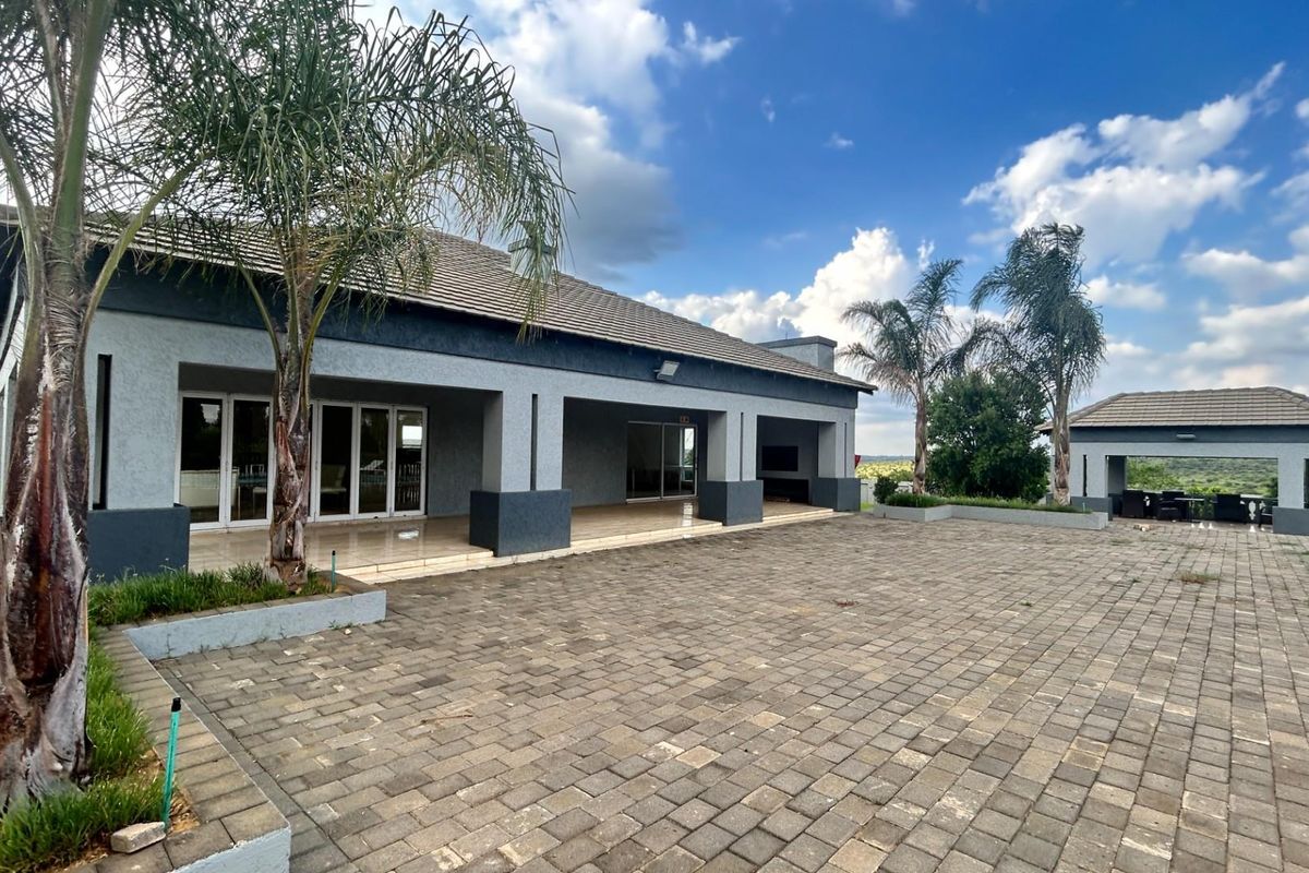 Private Estate Masterpiece Designed for Grand Living and Unforgettable Entertaining - Photo 4