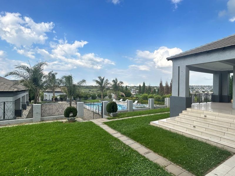 Private Estate Masterpiece Designed for Grand Living and Unforgettable Entertaining - Photo 2