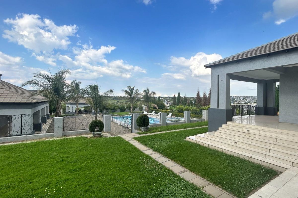 Private Estate Masterpiece Designed for Grand Living and Unforgettable Entertaining - Photo 2