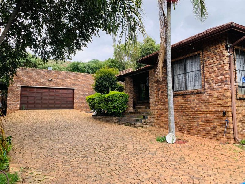 Massive 7 Bedroom House For Sale in Florauna, Pretoria - Photo 5