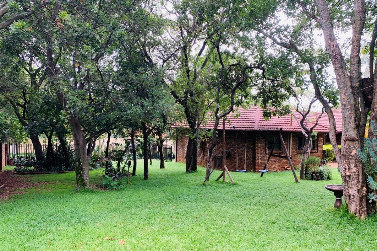 Massive 7 Bedroom House For Sale in Florauna, Pretoria - Photo 4