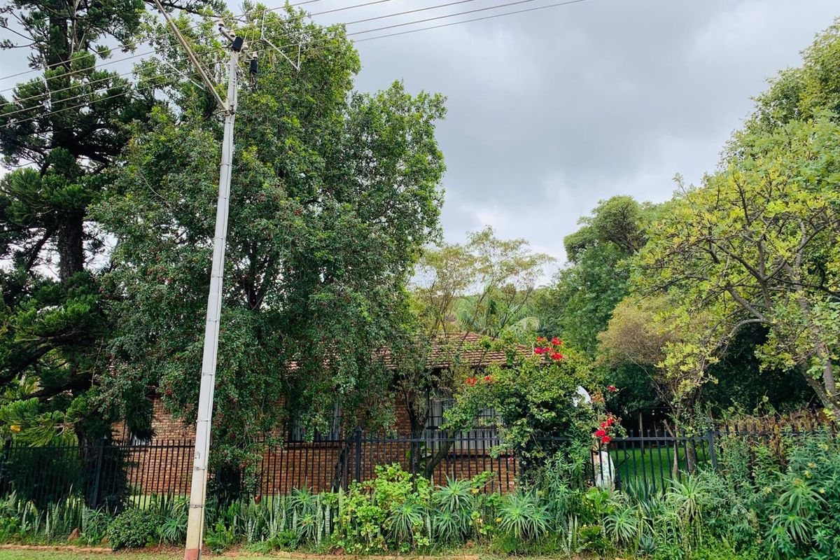 Massive 7 Bedroom House For Sale in Florauna, Pretoria - Photo 3