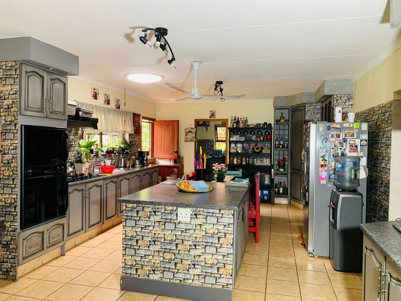 Massive 7 Bedroom House For Sale in Florauna, Pretoria - Photo 7