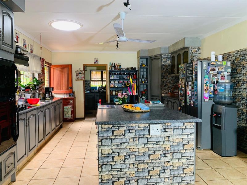 Massive 7 Bedroom House For Sale in Florauna, Pretoria - Photo 10