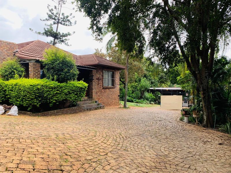 Massive 7 Bedroom House For Sale in Florauna, Pretoria - Photo 2