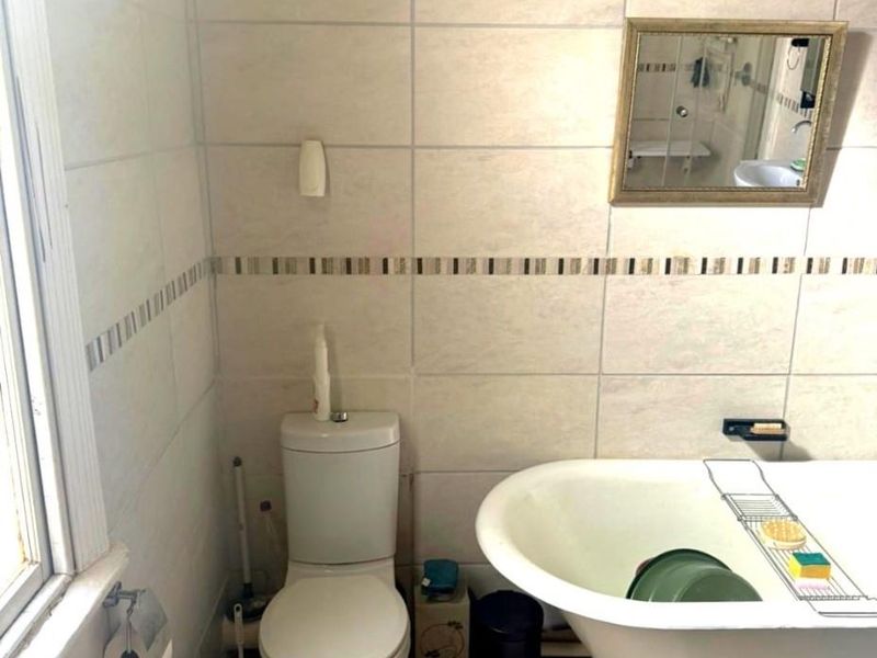 5 Bedroom Family Home For Sale in Jansenville. - Photo 8