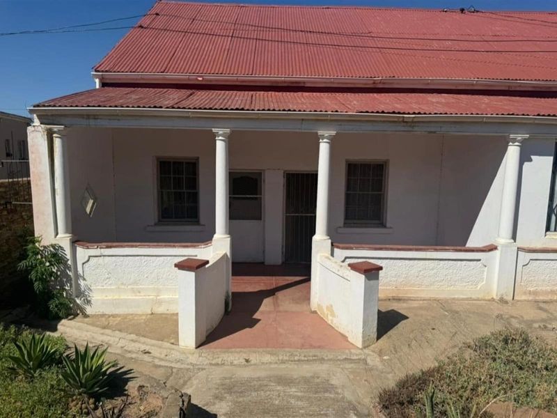 5 Bedroom Family Home For Sale in Jansenville. - Photo 2