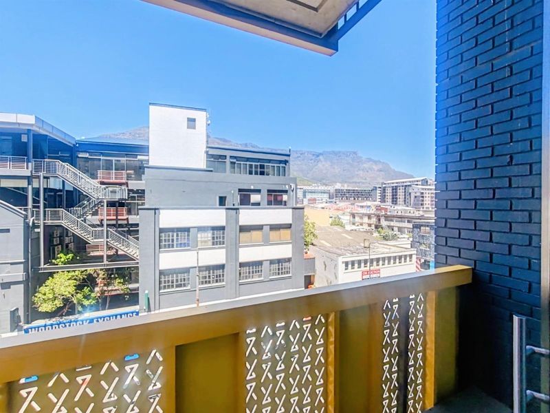Mountain view Apartment For Sale in Woodstock, Cape Town - Photo 10
