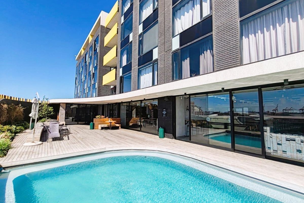 Mountain view Apartment For Sale in Woodstock, Cape Town - Photo 2