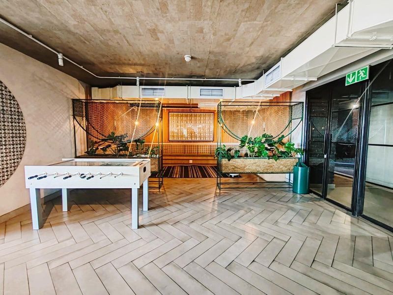 Mountain view Apartment For Sale in Woodstock, Cape Town - Photo 4