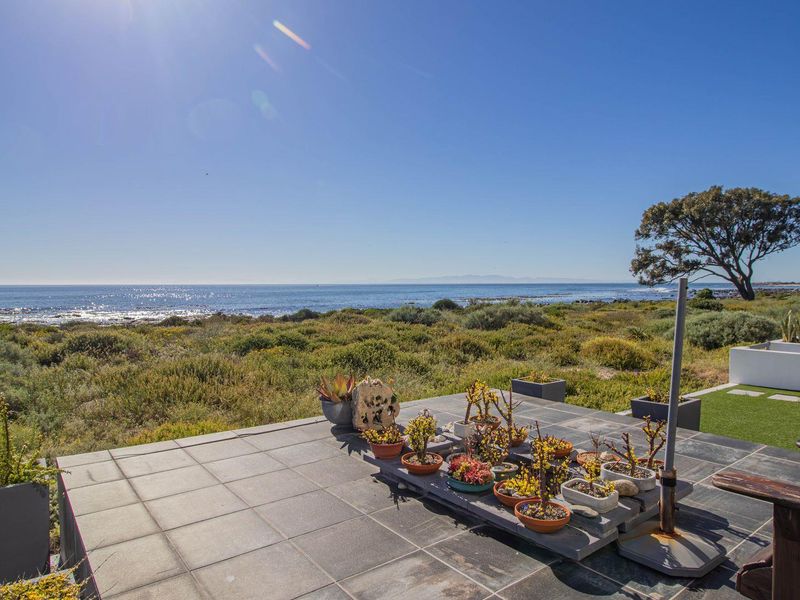House For Sale in Sandy Point Beach Estate, Sandy Point, St Helena Bay - Photo 1