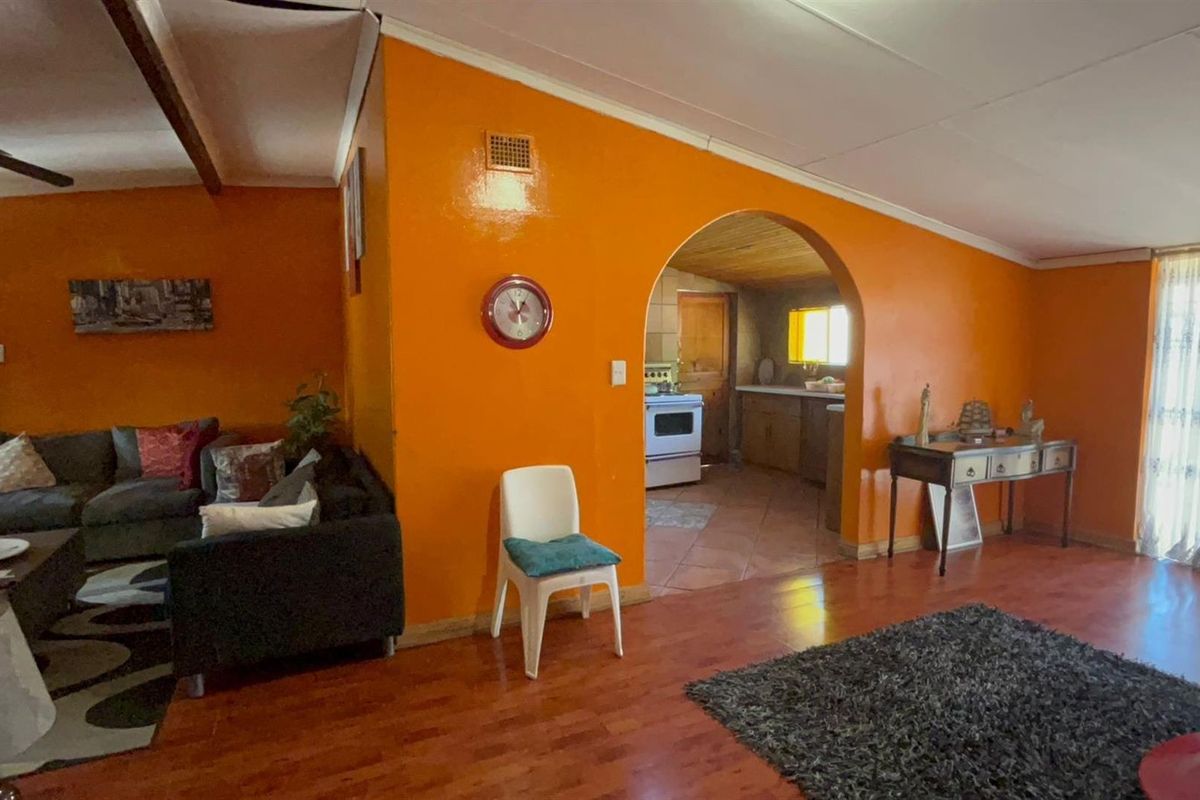 3-Bedroom House For Sale in Sasolburg Central, Sasolburg - Photo 2