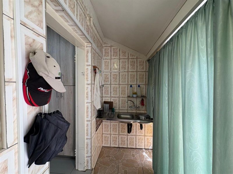 Exclusive 3-Bedroom Townhouse for Sale in Newcastle Central - Photo 10