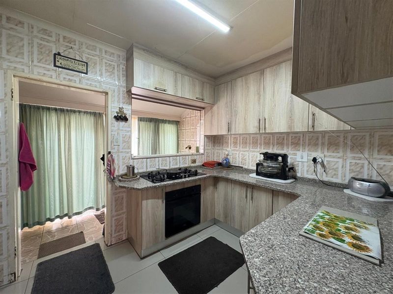 Exclusive 3-Bedroom Townhouse for Sale in Newcastle Central - Photo 6