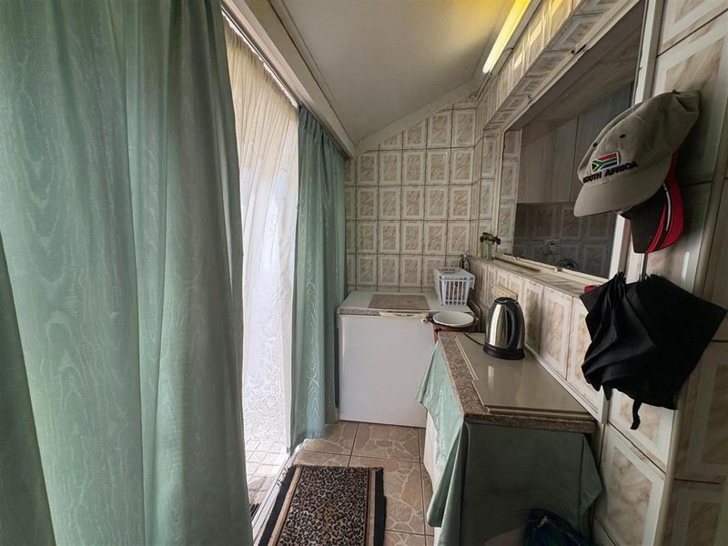 Exclusive 3-Bedroom Townhouse for Sale in Newcastle Central - Photo 9