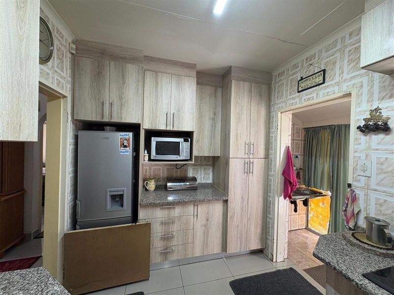 Exclusive 3-Bedroom Townhouse for Sale in Newcastle Central - Photo 7