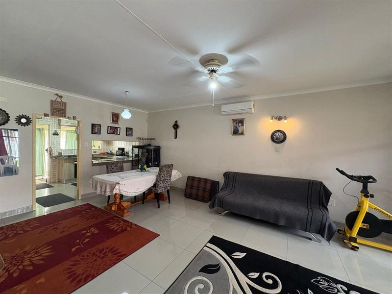 Exclusive 3-Bedroom Townhouse for Sale in Newcastle Central - Photo 2