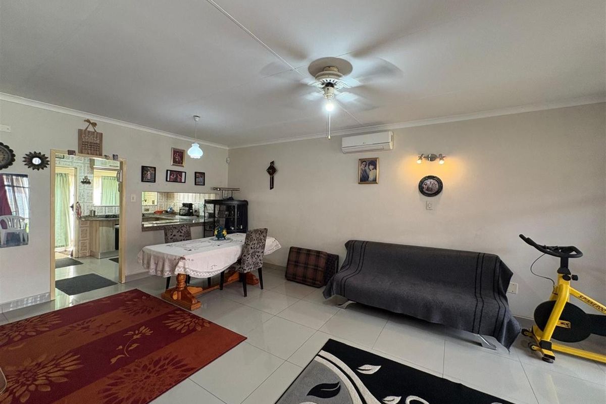 Exclusive 3-Bedroom Townhouse for Sale in Newcastle Central - Photo 2