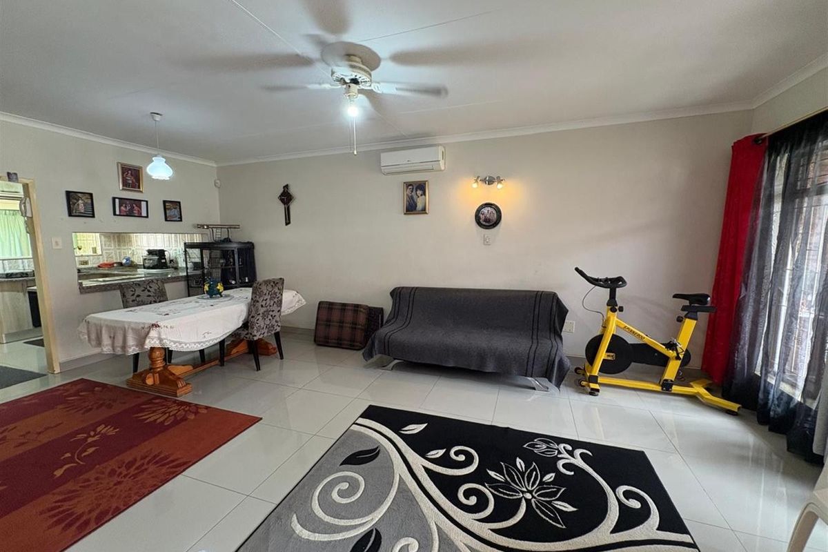 Exclusive 3-Bedroom Townhouse for Sale in Newcastle Central - Photo 3