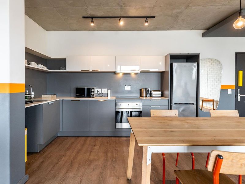 Apartment For Sale in Woodstock, Cape Town - Photo 5