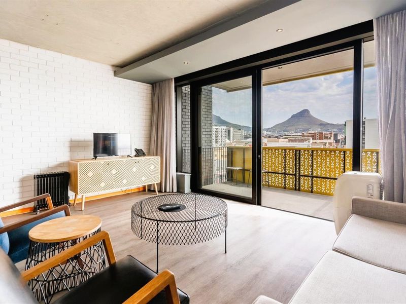 Furnished Apartment For Sale in Woodstock, Cape Town - Photo 2